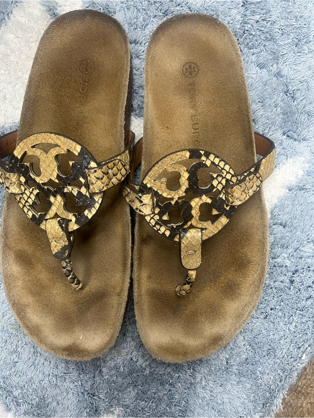 Tory Burch Snake Embossed Logo Thong Sandals in Tan and Gold - Picture 2 of 8